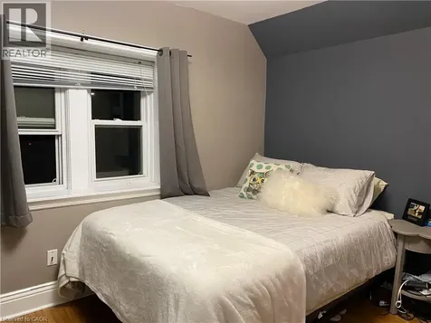 184 Arkell Street Hamilton ON L8S 1W8