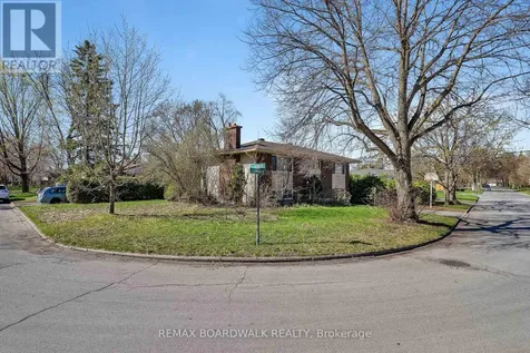 956 Garwood Avenue Ottawa ON K1V 6W9