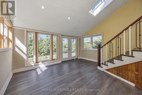 956 Garwood Avenue Ottawa ON K1V 6W9