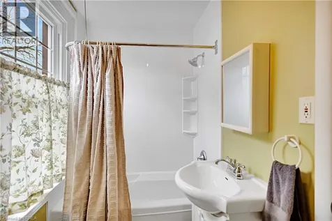 303 Dalhousie Street Brantford ON N3S 3V6
