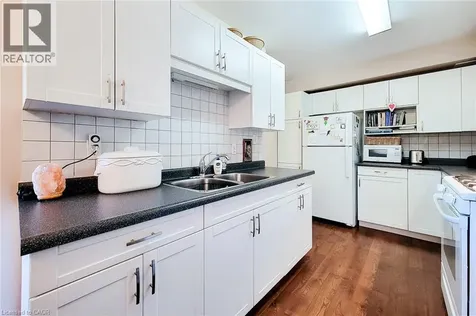 1115 Paramount Drive Stoney Creek ON L8J 1P6