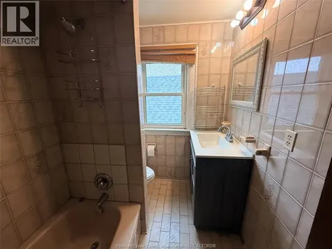 1378 Erie Street East Windsor ON N9A 3Z7