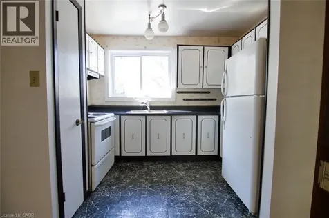 63 Fonthill Road Hamilton ON L9C 6T1