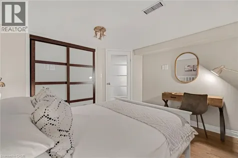 710 Hager Avenue Burlington ON L7S 1R1