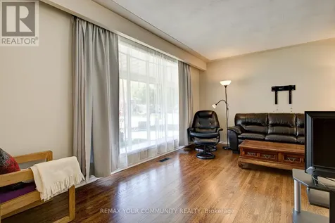 557 Glen Manor Boulevard Waterloo ON N2L 4T7
