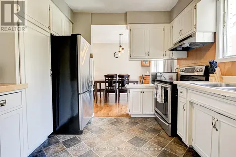 557 Glen Manor Boulevard Waterloo ON N2L 4T7