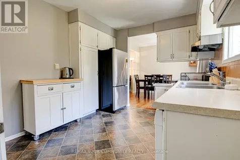 557 Glen Manor Boulevard Waterloo ON N2L 4T7
