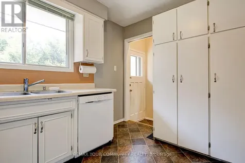 557 Glen Manor Boulevard Waterloo ON N2L 4T7