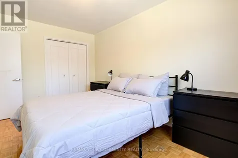 557 Glen Manor Boulevard Waterloo ON N2L 4T7