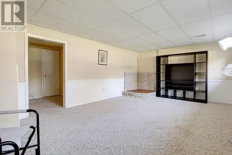 557 Glen Manor Boulevard Waterloo ON N2L 4T7