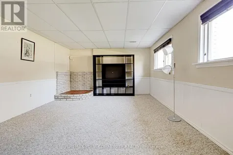 557 Glen Manor Boulevard Waterloo ON N2L 4T7