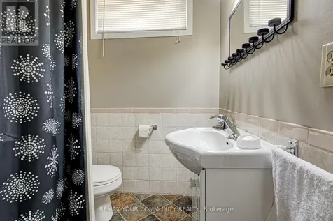 557 Glen Manor Boulevard Waterloo ON N2L 4T7