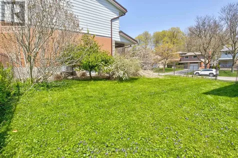 557 Glen Manor Boulevard Waterloo ON N2L 4T7