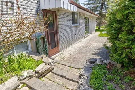 557 Glen Manor Boulevard Waterloo ON N2L 4T7