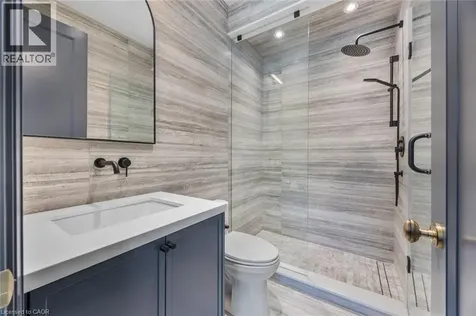 304 Pomona Avenue Burlington ON L7N 1T3