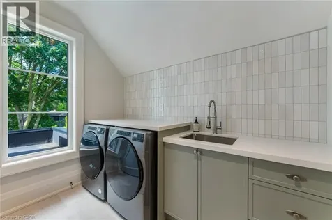 304 Pomona Avenue Burlington ON L7N 1T3