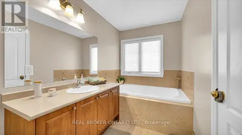 636 Serafini Crescent Milton (wi Willmott) ON L9T 7P1