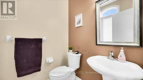 636 Serafini Crescent Milton (wi Willmott) ON L9T 7P1