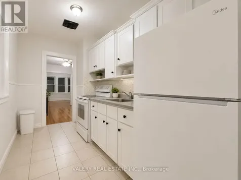 1093 Howard Avenue Windsor ON N9A 1S6