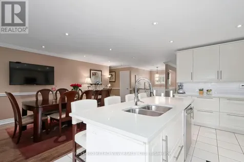 7 Fairway Crescent Wasaga Beach ON L9Z 1C1
