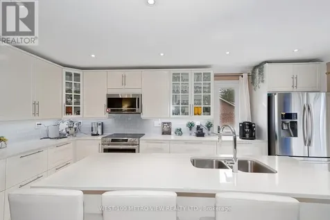 7 Fairway Crescent Wasaga Beach ON L9Z 1C1