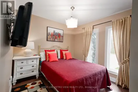 7 Fairway Crescent Wasaga Beach ON L9Z 1C1