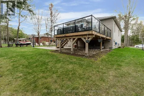 7 Fairway Crescent Wasaga Beach ON L9Z 1C1