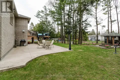 7 Fairway Crescent Wasaga Beach ON L9Z 1C1