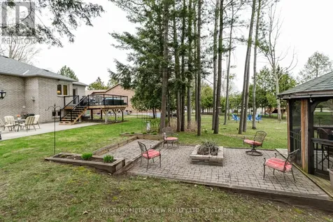 7 Fairway Crescent Wasaga Beach ON L9Z 1C1