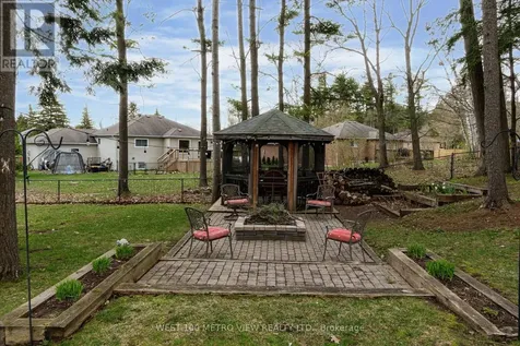 7 Fairway Crescent Wasaga Beach ON L9Z 1C1