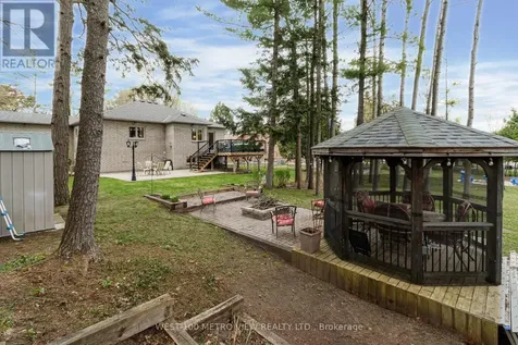 7 Fairway Crescent Wasaga Beach ON L9Z 1C1