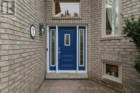 7 Fairway Crescent Wasaga Beach ON L9Z 1C1
