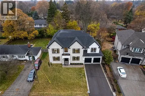 102 Cumming Court Ancaster ON L9G 1V3