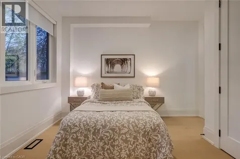 102 Cumming Court Ancaster ON L9G 1V3