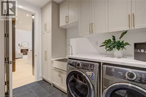 102 Cumming Court Ancaster ON L9G 1V3
