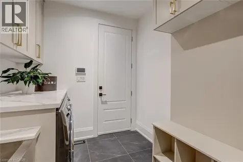 102 Cumming Court Ancaster ON L9G 1V3