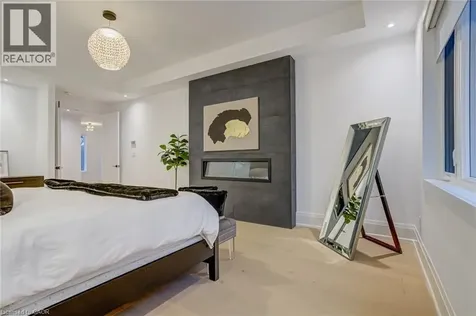 102 Cumming Court Ancaster ON L9G 1V3