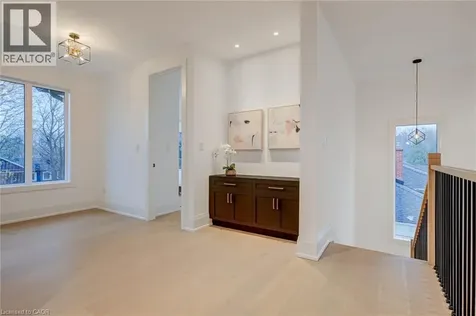 102 Cumming Court Ancaster ON L9G 1V3