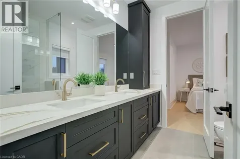 102 Cumming Court Ancaster ON L9G 1V3