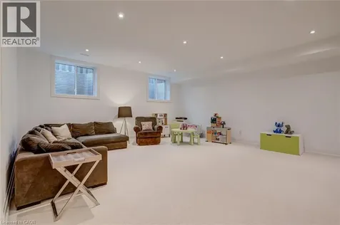 102 Cumming Court Ancaster ON L9G 1V3