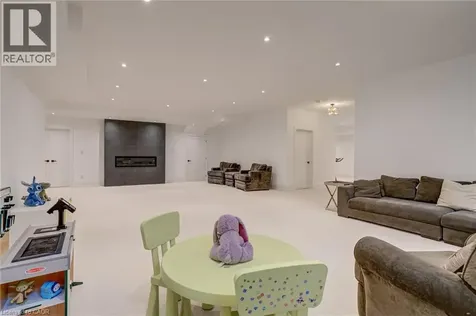 102 Cumming Court Ancaster ON L9G 1V3