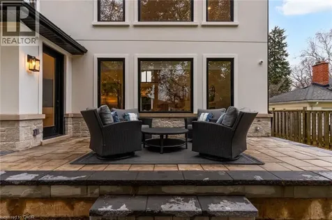 102 Cumming Court Ancaster ON L9G 1V3