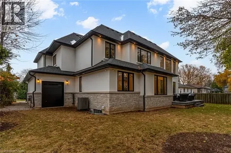 102 Cumming Court Ancaster ON L9G 1V3
