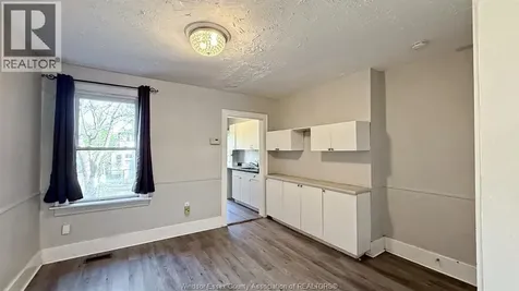 1424 Wyandotte Street West Windsor ON N9B 1H4