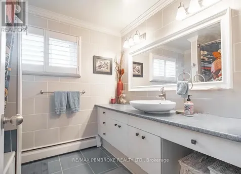 282 Clemow Avenue Pembroke ON K8A 2E4