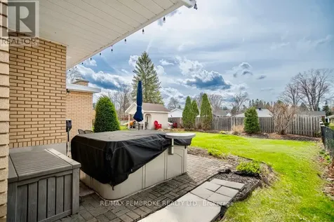 282 Clemow Avenue Pembroke ON K8A 2E4