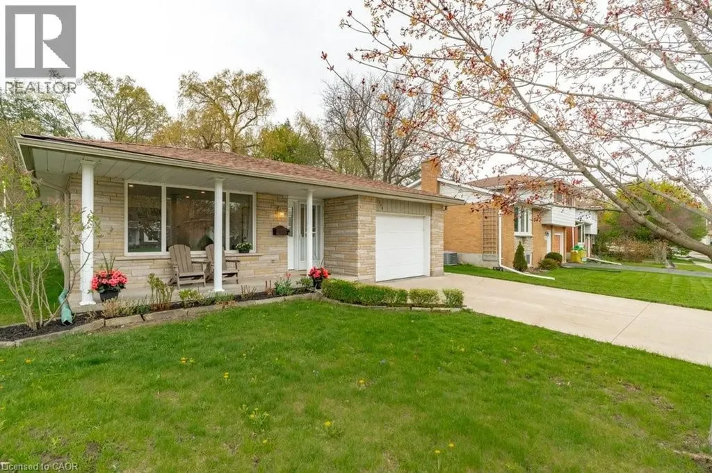 638 Glen Forrest Boulevard Waterloo ON N2L 4K2