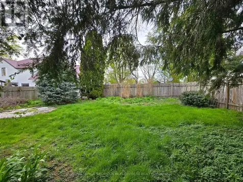 11 Maple Street West Aylmer ON N5H 1B8