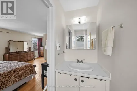 46 Seymour Avenue Ottawa ON K2E 6P2