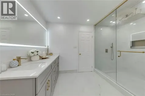 2389 Grand Oak Trail Oakville ON L6M 4V4